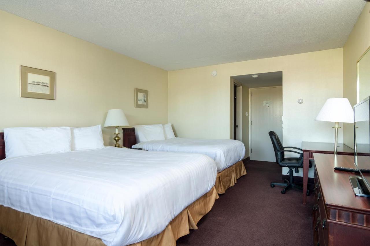 Irving West Hotel Gander Exteriér fotografie